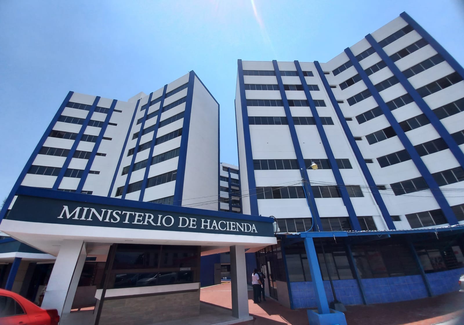 el-salvador-registra-crecimiento-en-recaudacion-de-impuestos-hasta-octubre-2024